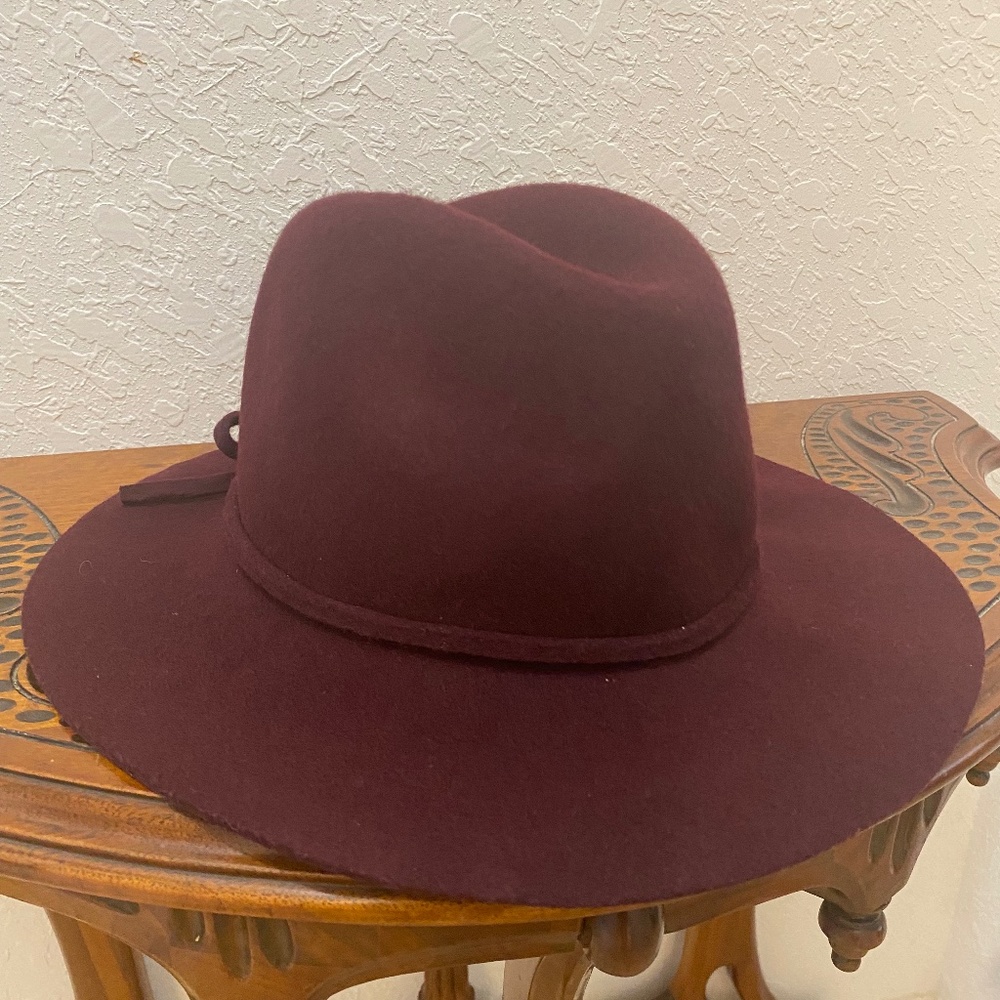 Banana Republic Hat, 100% Wool, Size: S/M, Burgundy